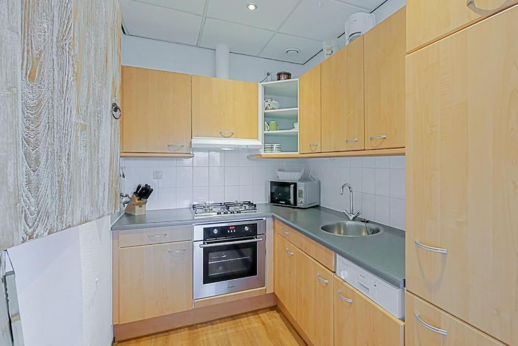 Celina - Juliana Aan Zee Apartment